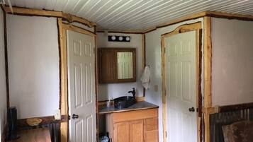 3 bedrooms, bed sheets