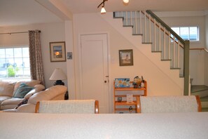 House, Multiple Beds (403 9th Ave) | Living room