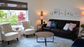 House, Multiple Beds (441 15th Ave) | Living room | Fireplace - 441 15th Ave (Seaside)