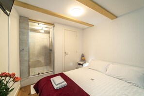 Standard Room | Desk, free WiFi, bed sheets