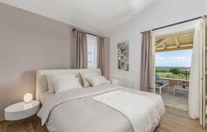 3 Schlafzimmer, Zimmersafe, Bügeleisen/Bügelbrett, Internetzugang