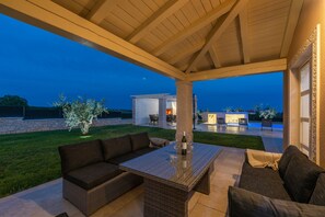 Terrace/patio - New stone villa with a pool (Istria County)
