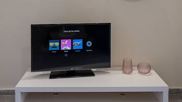 Luxury Apartment, 1 Bedroom, Non Smoking, Ground Floor | Television