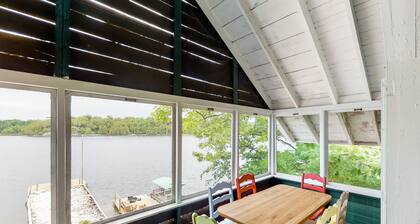 Dog-friendly, porch, kayaks, & million dollar views - right on the water