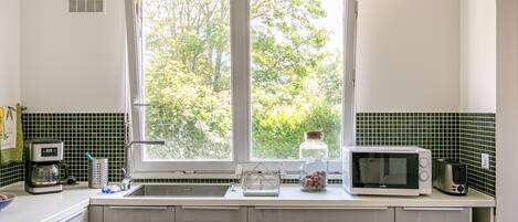 Réfrigérateur, micro-ondes, four, lave-vaisselle