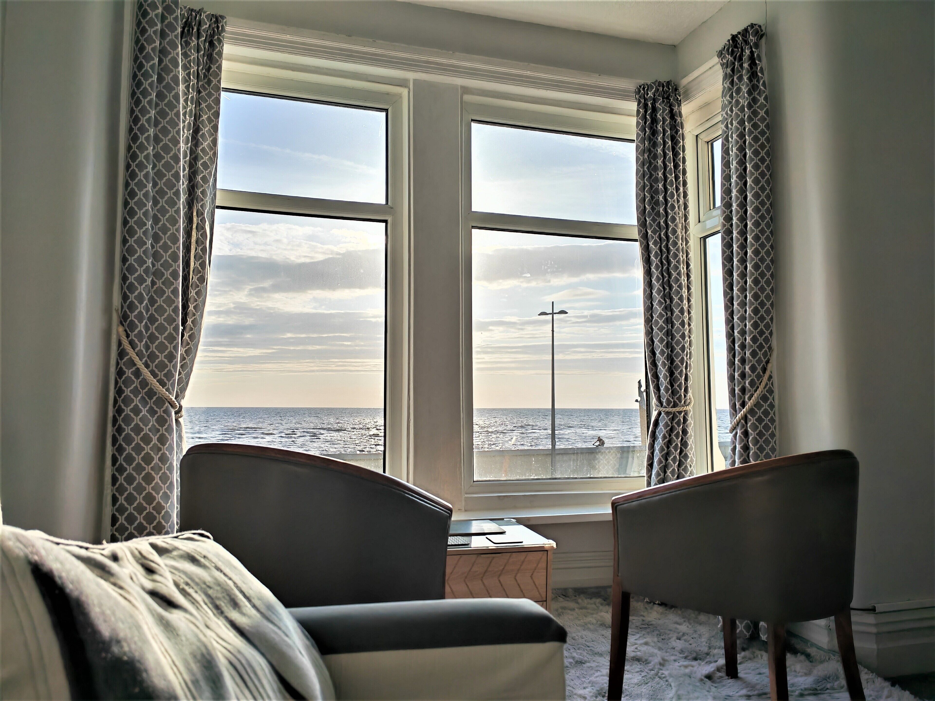 Apartamento, 1 habitación, vistas al mar (1st Floor) | Zona de estar | Smart TV de 50 pulgadas con canales digitales