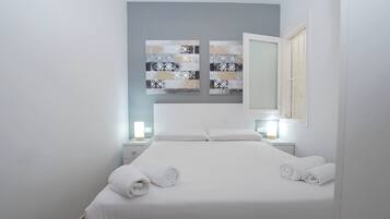 2 slaapkamers, een bureau, een strijkplank/strijkijzer, gratis wifi