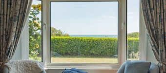 Downsview - A wonderfully large family home on the beach in Kingsdown, Kent sleeping eight