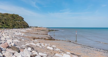 Downsview - A wonderfully large family home on the beach in Kingsdown, Kent sleeping eight