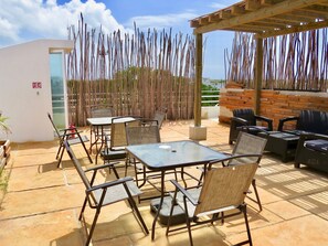 屋外ダイニングエリア