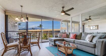 $125/Night Oct Special! Ocean View, Top Floor Unit ,Updated Beach Chic