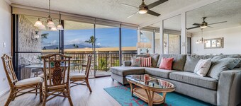 SEPTEMBER SPECIAL! $125/night Ocean View, Top Floor Unit ,Updated Beach Chic