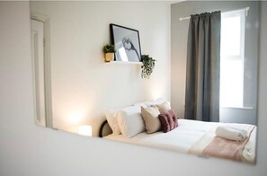 House, Private Bathroom | 5 bedrooms - Buchanan House Sasco Apartments (Blackpool)