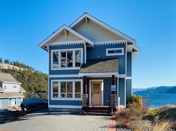 Exterior - Unobstructed panoramic water & mountain lake front cottage (Kelowna)