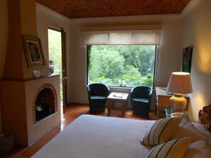 Deluxe Room | Desk, free WiFi - La Puertecita Aparthotel (San Miguel de Allende)