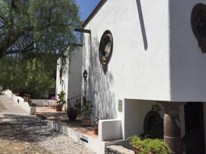 Exterior detail - La Puertecita Aparthotel (San Miguel de Allende)
