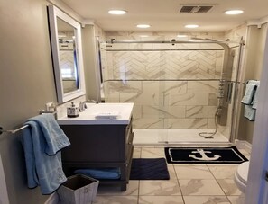 淋浴设施、吹风机、毛巾、肥皂