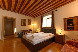 4 bedrooms, free WiFi, bed sheets