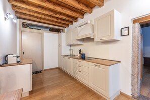 Kühlschrank, Mikrowelle, Geschirrspüler