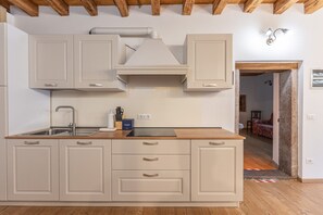 Refrigerador, microondas, lavavajillas, cafetera/tetera