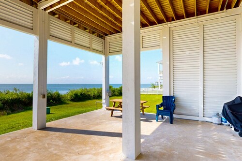 Dog-friendly bayfront home with elevator, pools, hot tubs & game room