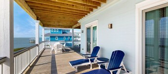 Dog-friendly bayfront home with elevator, pools, hot tubs & game room