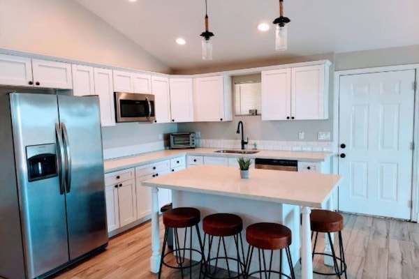 Fridge, microwave, dishwasher, coffee/tea maker