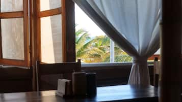 Suíte superior, vista para o mar | Roupa de cama