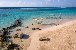 在海灘附近、白沙、沙灘巾、海灘按摩