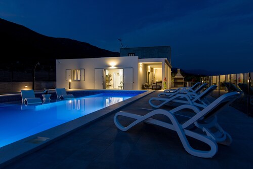 Villa Olive`s secret 