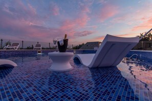 Outdoor pool - Villa Olive`s secret  (Kaštel Lukšić)