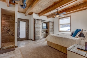 6 bedrooms, desk, free WiFi, bed sheets