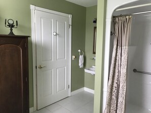 Luxury-Doppelzimmer, barrierefrei, mit Bad (Sailor's Rest) | Badezimmer