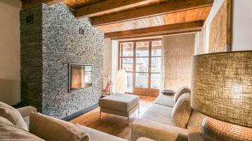 Fireplace, DVD player