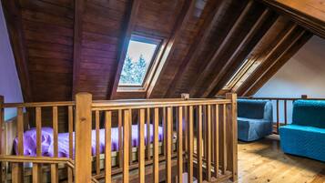 5 bedrooms, free WiFi, bed sheets