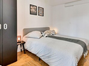 2 bedrooms, iron/ironing board, WiFi, bed sheets