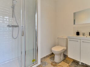 Shower, hair dryer, towels - New apartment near Jardin Du Luxembourg (Paris)