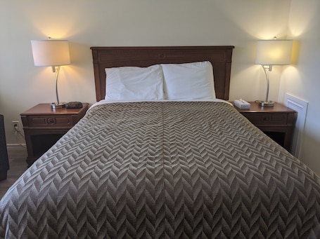 Single Room | Desk, laptop workspace, free WiFi, bed sheets