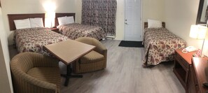 Family Triple Room | Desk, laptop workspace, free WiFi, bed sheets