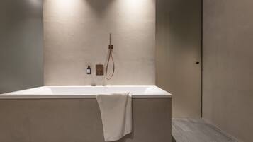 Bathtub besar