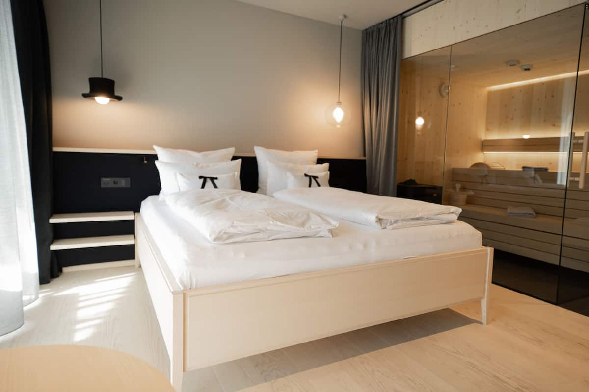 1 bedroom, soundproofing, free cots/infant beds, free WiFi