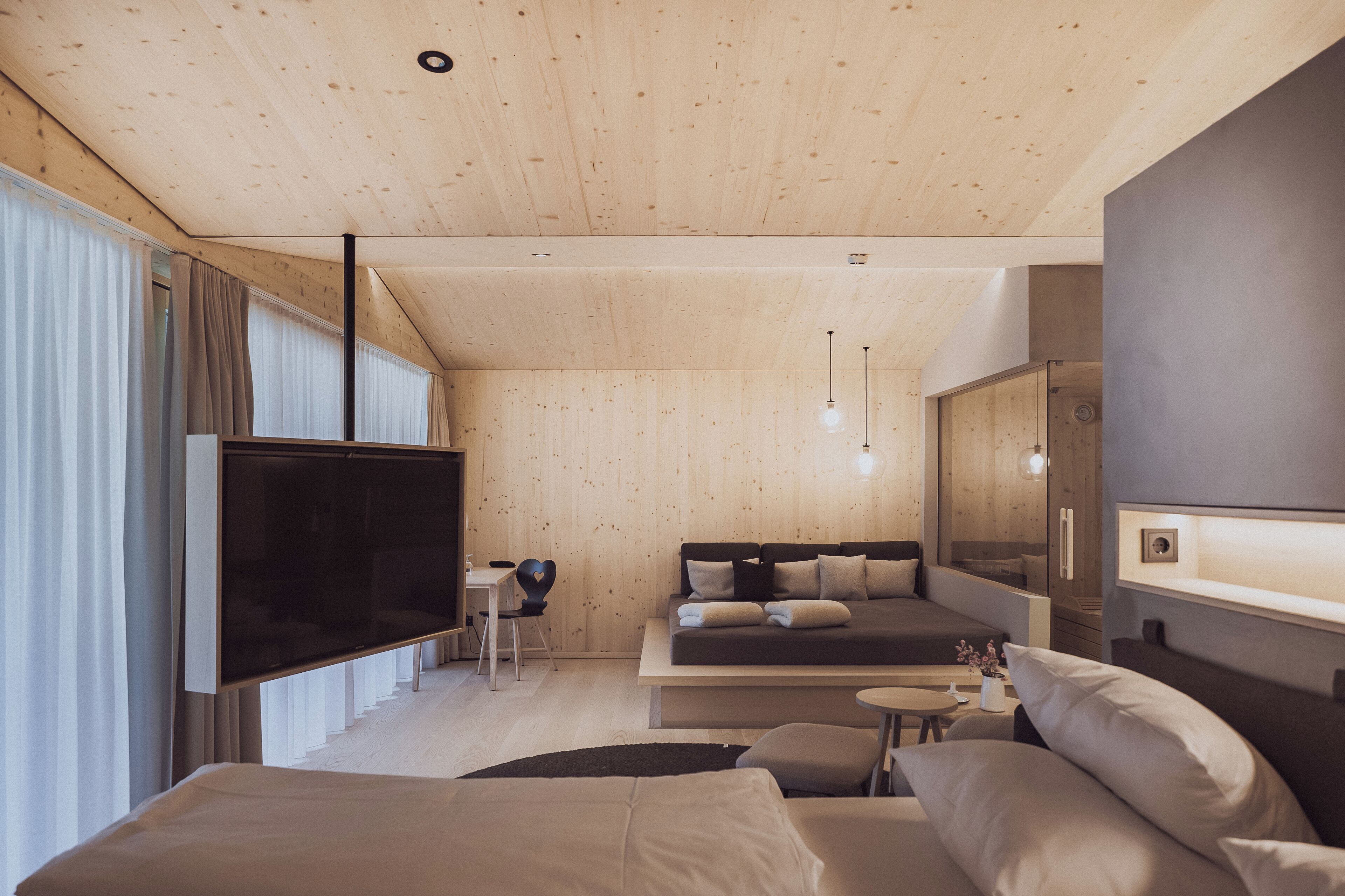 Deluxe Double Room | Soundproofing, free cribs/infant beds, free WiFi, bed sheets