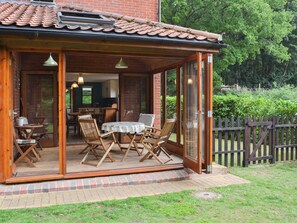 Unclassified image, 2 of 14, button - 3 bedroom accommodation in Elsing, near Dereham (Elsing, near Dereham)