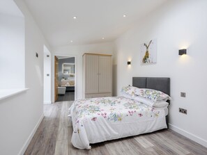 2 bedrooms, free WiFi, bed sheets - 2 bedroom accommodation in Santon Downham (Santon Downham)