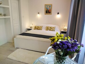 Free WiFi, bed sheets