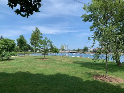 COZY GET AWAY, WALKING DISTANCE TO QUAINT PORTSMOUTH
1BR apartment 