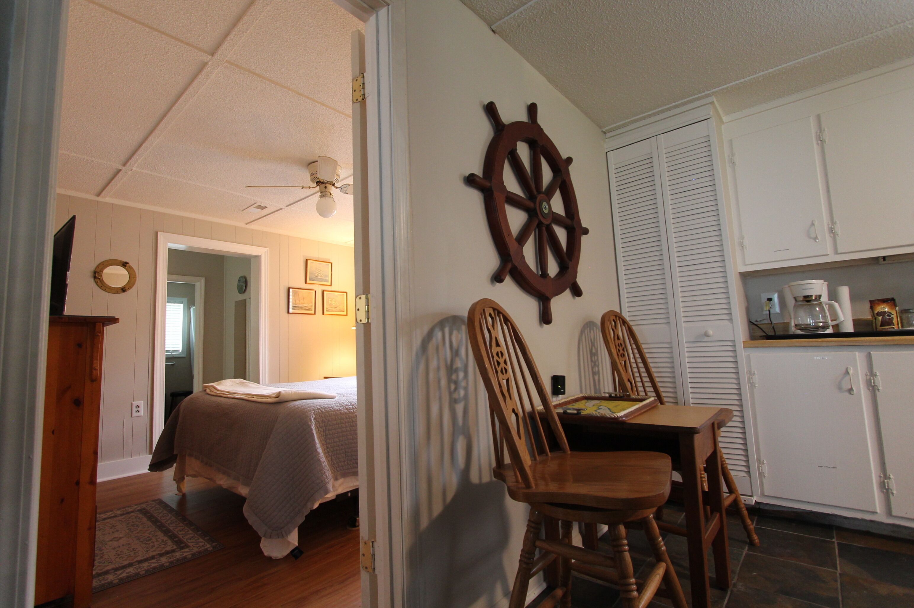 2 makuuhuonetta, työpöytä, silitysrauta/-lauta, ilmainen Wi-Fi