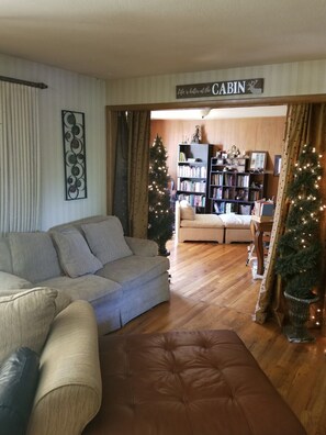 Televisión y chimenea 