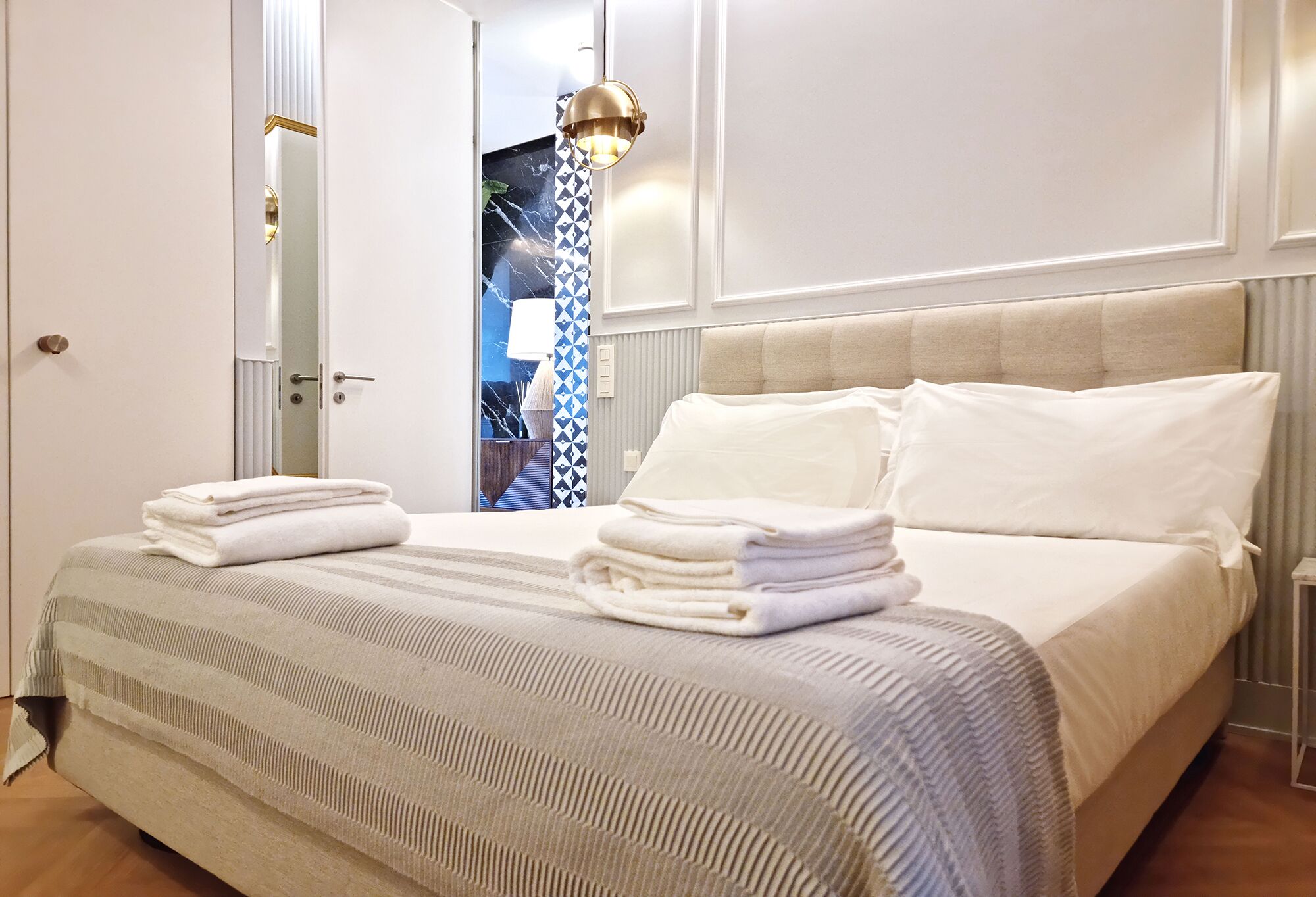 1 slaapkamer, een strijkplank/strijkijzer, gratis wifi, beddengoed