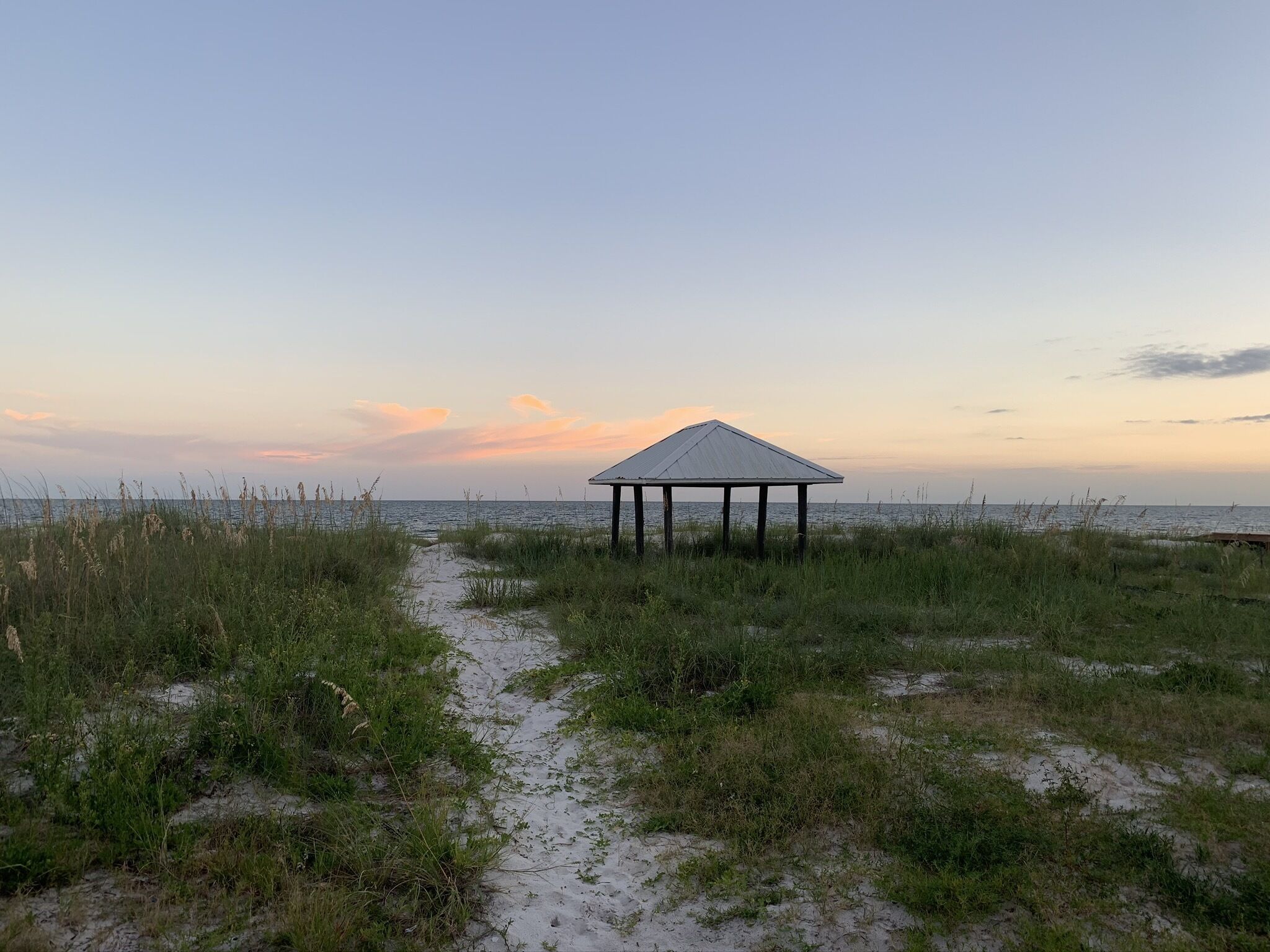 Rannalla, rantapyyhkeitä